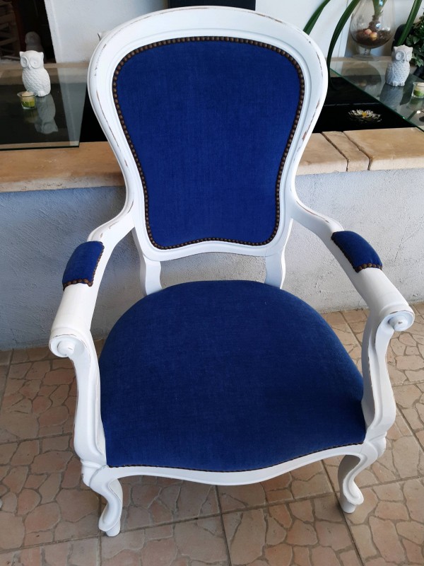 fauteuil cabriolet rénové blanc pur et tissu bleu