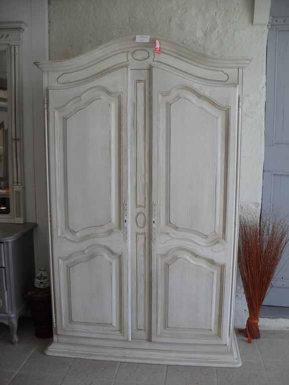Grande armoire patine ancienne