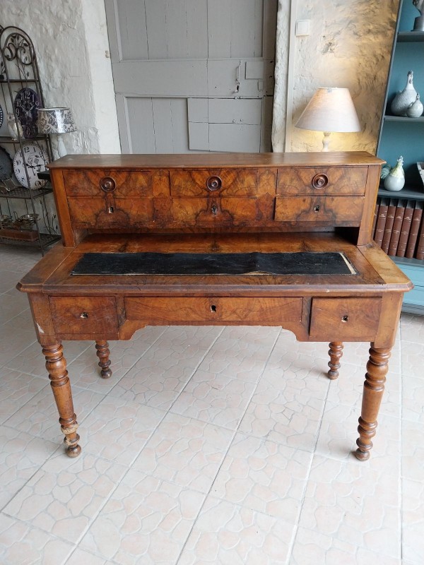 Bureau ancien rénové en noir mat et bois à L'Isle sur la sorgue 84