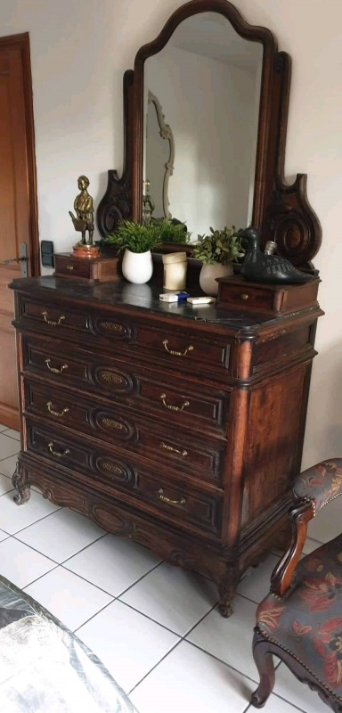 Relooking d'une commode et d'un miroir ancien à Avignon