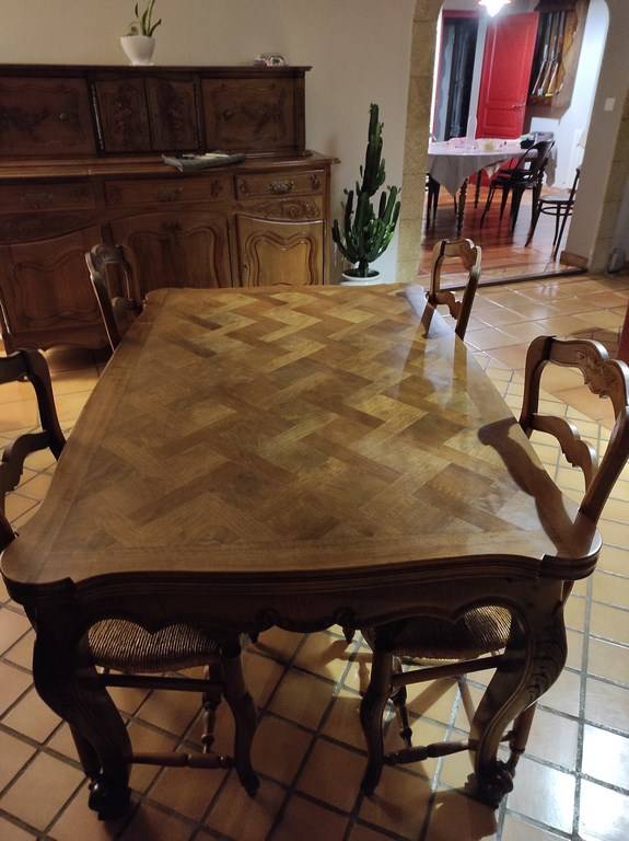 salle à manger ancienne avant relooking en noir mat