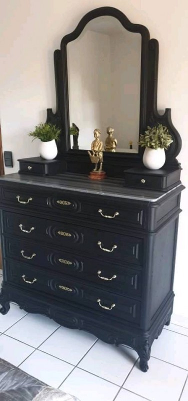 Relooking d'une commode et d'un miroir ancien à Avignon