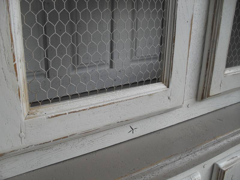 bahut vaisselier relookés en chêne massif blanc vieilli  et plateau taupe