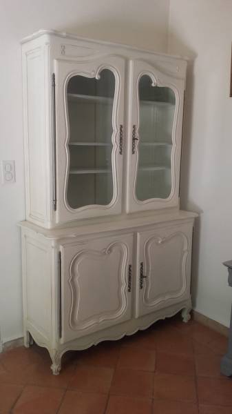 baut vaisselier en noyer rénové en couleur clair à Aix en provence