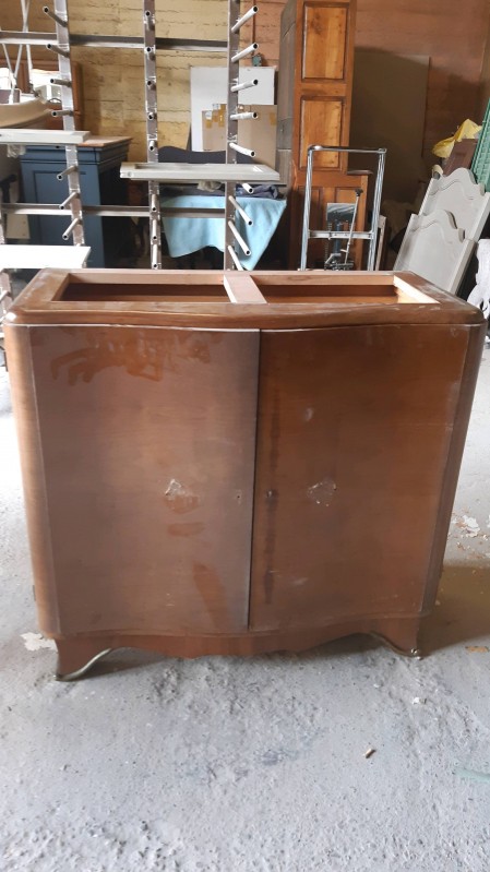 Relooking d'un meuble ancien multicolore à Aix en provence