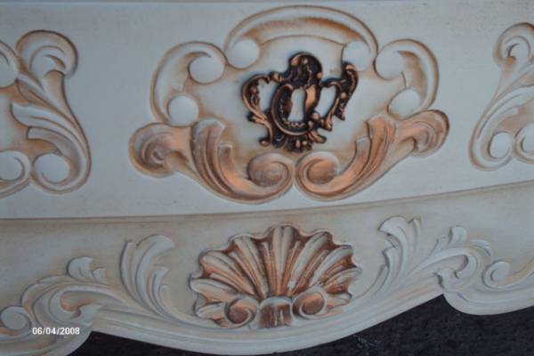 Décapage, peinture et patine d'une commode ancienne en noyer style louis XV Martigues