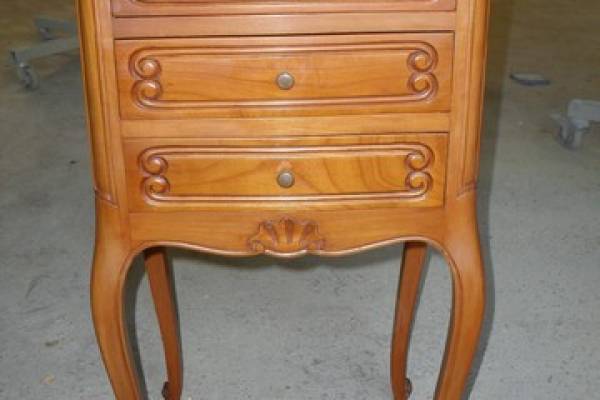 Relooking d'une paire de chevets en merisier style louis XV