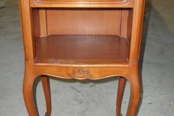 Relooking d'une paire de chevets en merisier style louis XV