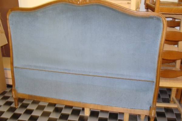 Décapage et peinture d'un lit corbeille