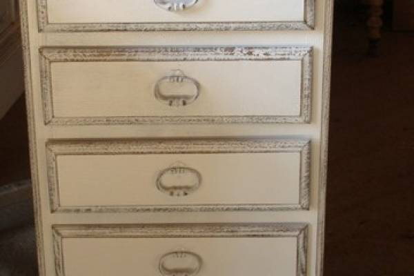 décapage et mise en peinture d'un chiffonnier