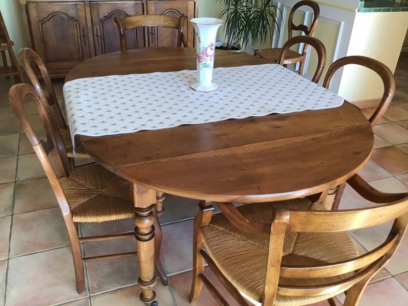 Salle à manger en noyer relookée et patinée à Manosque 04